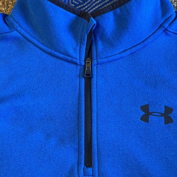 Excellent preowned condition. Made by Under Armor, in a size youth extra-large. - Picture 4 of 8
